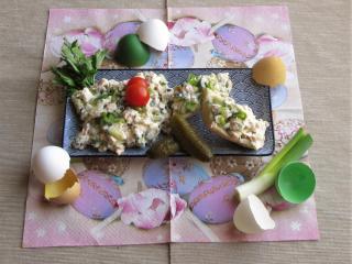 Jak připravit jarní vajíčkový salát s kuřecím masem | recept
