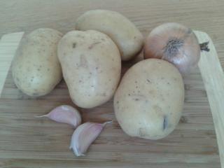 Jak udělat bramboráčky s česnekovo-bylinkovou čepičkou | recept