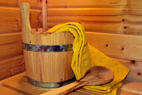 sauna a pomůcky na saunování