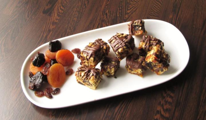 Jak upéct vláčné ovocné kostky s oříšky | recept Jak upéct vláčné ovocné kostky s oříšky | recept
