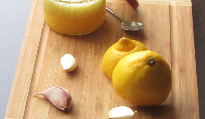 Jak připravit vitamínovou bombu z citronu, medu a česneku | jak vyrobit citronový vitaminový sirup pro posílení imunity