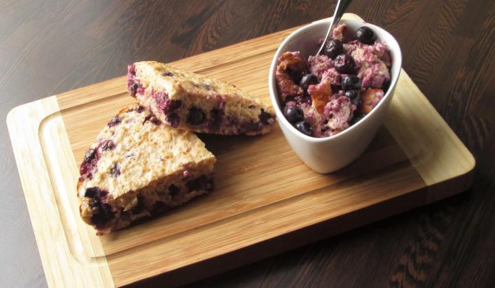 Jak připravit pečené jogurtové vločky s borůvkami | recept Jak připravit pečené jogurtové vločky s borůvkami | recept