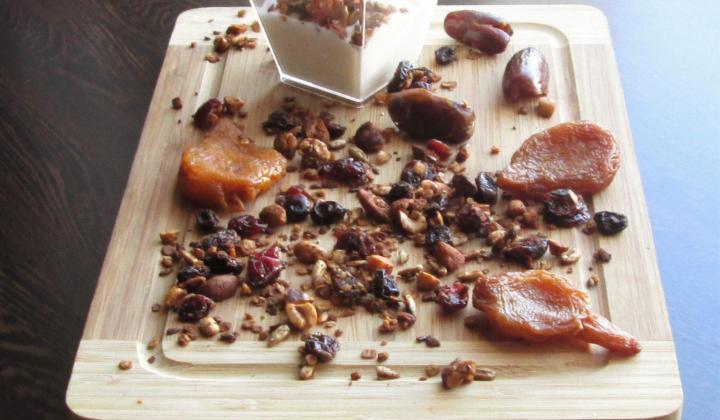 Jak připravit domácí ořechovou granolu | recept na domácí pečené müsli