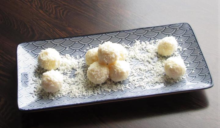 Jak připravit lanýžové pralinky z bílé čokolády, ricotty a kokosu | recept Jak připravit lanýžové pralinky z bílé čokolády, ricotty a kokosu | recept