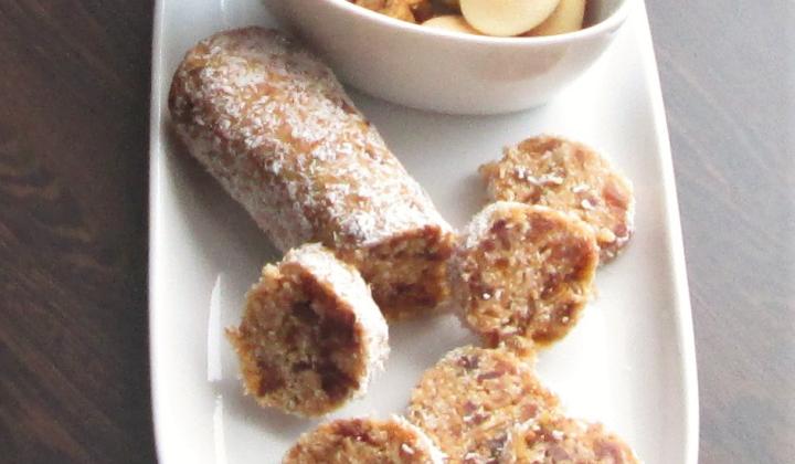 Jak na nepečený sladký salám se sušeným ovocem | recept na nepečený dezert na zužitkování zbytků po vánočním pečení Jak na nepečený sladký salám se sušeným ovocem | recept na nepečený dezert na zužitkování zbytků po vánočním pečení