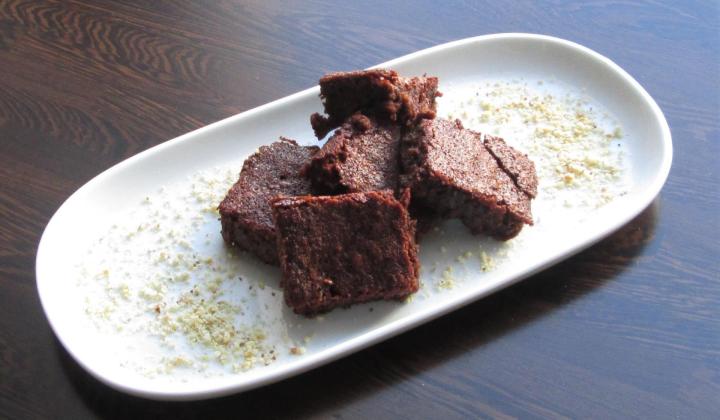 Jak upéct brownies z červené řepy a mandlí | recept na moučník z červené řepy Jak upéct brownies z červené řepy a mandlí | recept na moučník z červené řepy