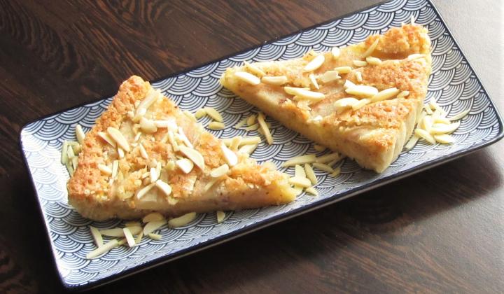 Jak upéct křehký koláč s mandlovou náplní a hruškami | recept Jak upéct křehký koláč s mandlovou náplní a hruškami | recept