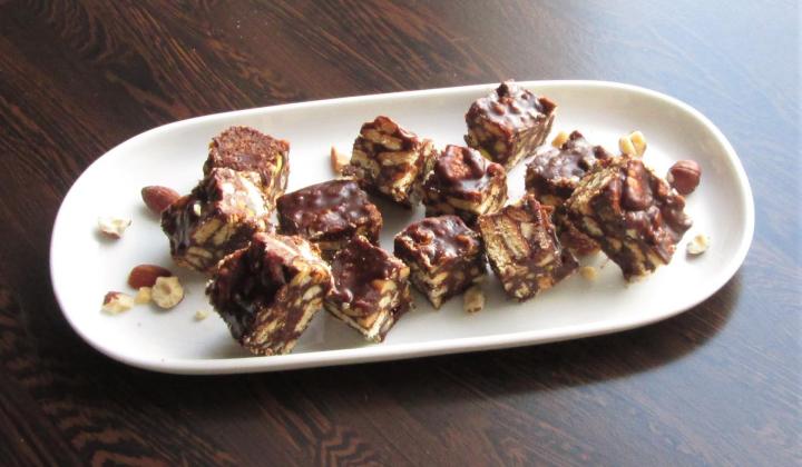 Jak připravit nepečené čokoládovo-ořechové řezy se sušenkou | recept Jak připravit nepečené čokoládovo-ořechové řezy se sušenkou | recept