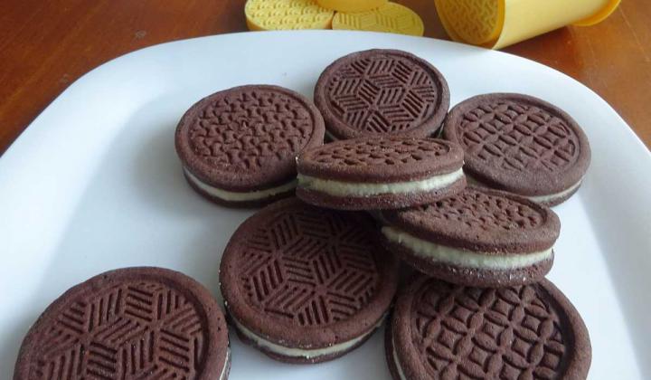 Jak upéct jemné kakaové sušenky s náplní | recept s mascarpone