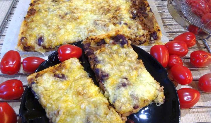 Jak upéct koláč z listového těsta s mletým masem a fazolemi | recept