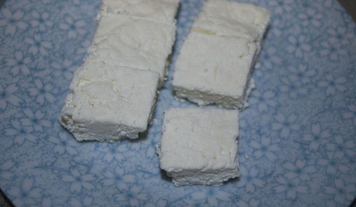 Jak vyrobit domácí indický sýr paneer