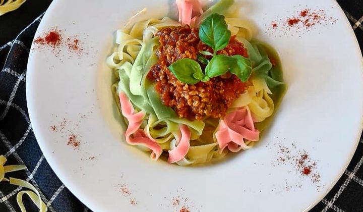 Jak vyrobit domácí tříbarevné bezlepkové těstoviny | recept