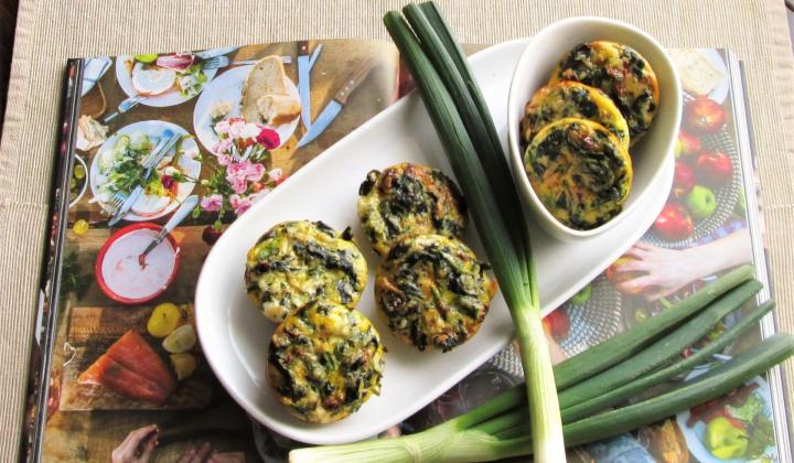 Jak na slané vaječné muffiny se sýrem, špenátem a sušenými rajčaty | recept Jak na slané vaječné muffiny se sýrem, špenátem a sušenými rajčaty | recept