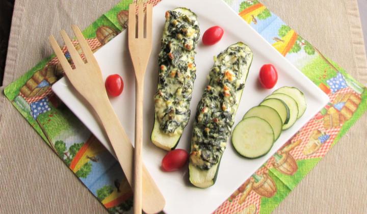 Jak zapéct cukety plněné ricottou, špenátem a fetou | recept Jak zapéct cukety plněné ricottou, špenátem a fetou | recept