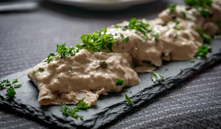 Jak na tuňákovou pomazánku s cibulkou a ředkvičkami | recept