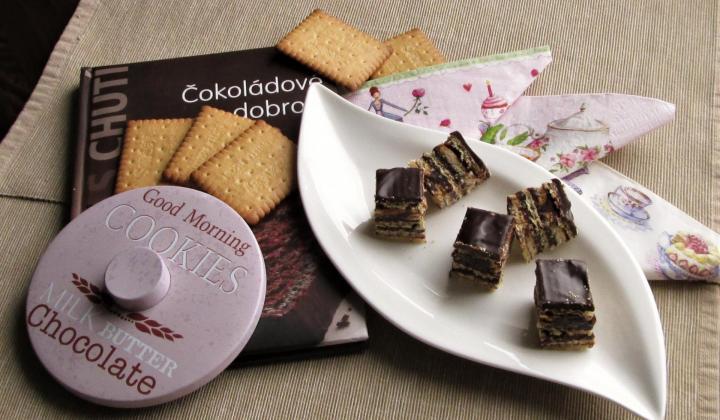 Jak na nepečené oplatkové řezy se sušenkami a čokoládovou nádivkou | recept