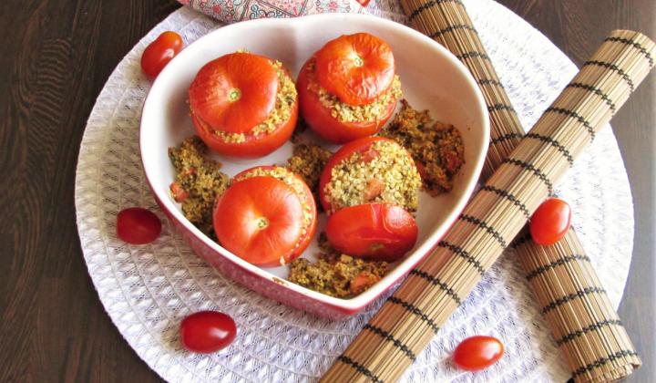 Jak zapéct rajčata plněná ochuceným kuskusem | recept