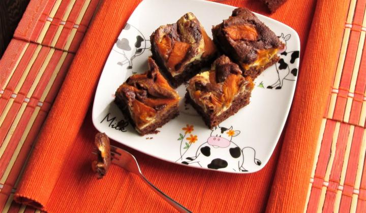 Jak upéct vláčnou kakaovou bublaninu s meruňkami a tvarohem | recept Jak upéct vláčnou kakaovou bublaninu s meruňkami a tvarohem | recept