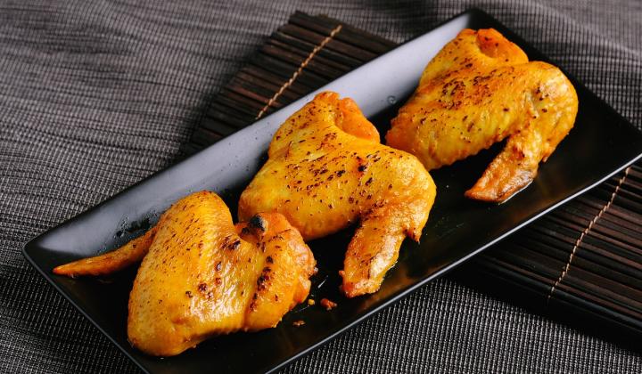 Jak upéct kuřecí křídla na česneku | recept