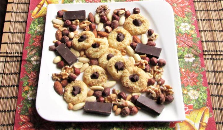 Jak upéct křehké koláčky s oříšky a čokoládovou tečkou | recept Jak upéct křehké koláčky s oříšky a čokoládovou tečkou | recept