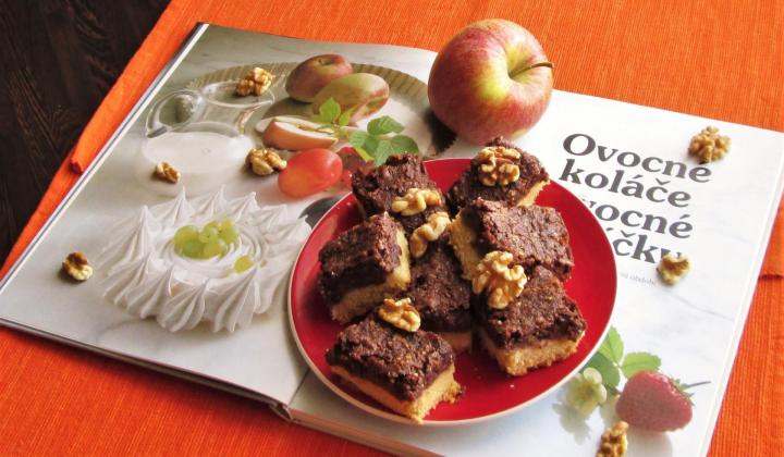 Jak upéct křehké řezy s nádivkou z jablek a ořechů | recept