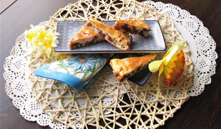 Jak bez mouky upéct sladký tvarohový dortík se sušenými datlemi | recept bez lepku Jak bez mouky upéct sladký tvarohový dortík se sušenými datlemi | recept bez lepku