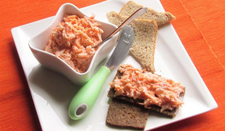 Jak připravit jemnou celerovou pomazánku s mrkví a jablkem | recept