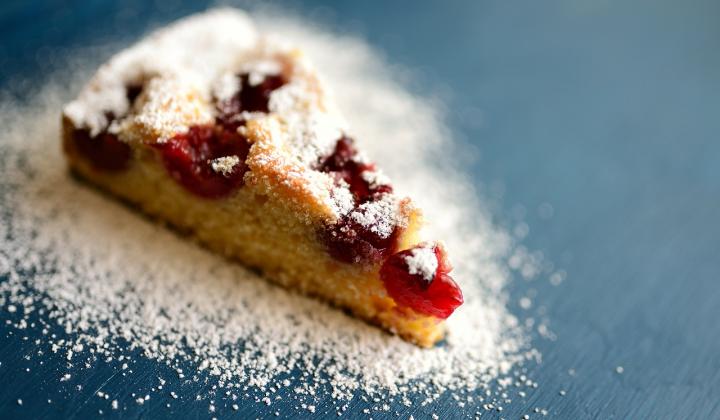 Jak udělat ostružinový koláč s drobenkou | recept na ovocný moučník