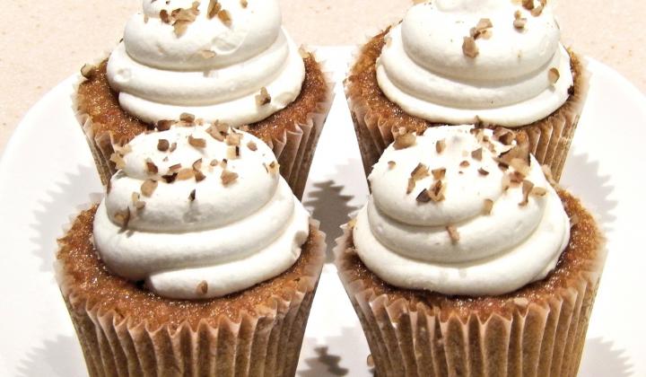 Jak upéct mrkvové cupcakes s tvarohovým krémem | recept