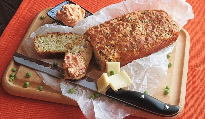Jak upéct svačinový chlebíček se sýrem a šunkou | recept