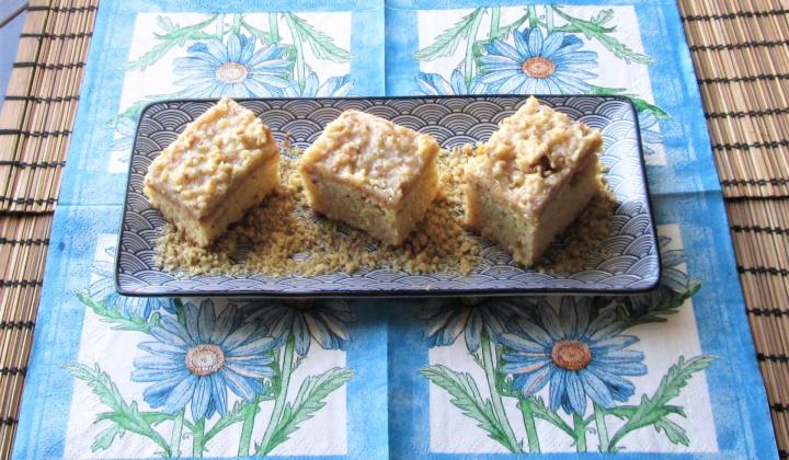 Jak upéct božský špaldový koláč s kardamomem a karamelovo-ořechovou | recept glazurou