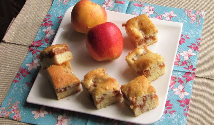 Jak na rychlý litý koláč s jablečnou náplní | recept Jak na rychlý litý koláč s jablečnou náplní | recept