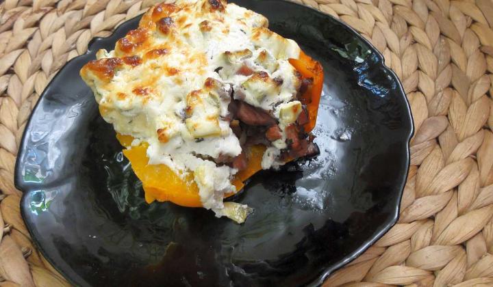 Jak zapéct papriku se směsí žampionů a uzeného masa | recept Jak zapéct papriku se směsí žampionů a uzeného masa | recept
