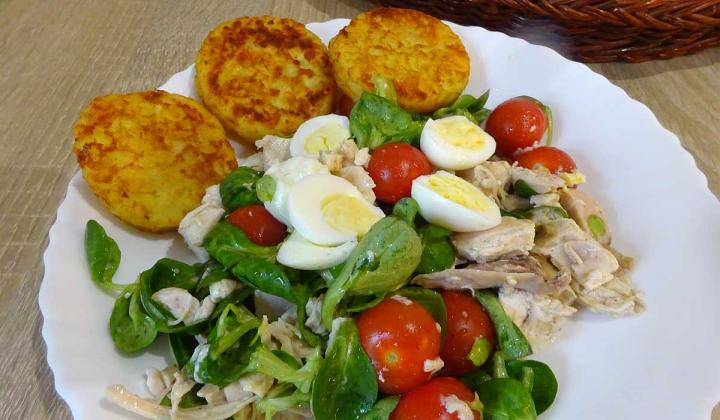 Jak namíchat salát z kuřecího masa, polníčku a rajčat | recept Jak namíchat salát z kuřecího masa, polníčku a rajčat | recept