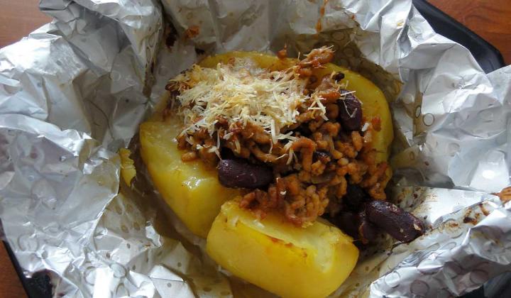 Jak ugrilovat plněné brambory | recept s mletým masem Jak ugrilovat plněné brambory | recept s mletým masem