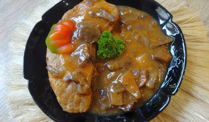 Jak připravit vepřové plátky na ryzcích | recept