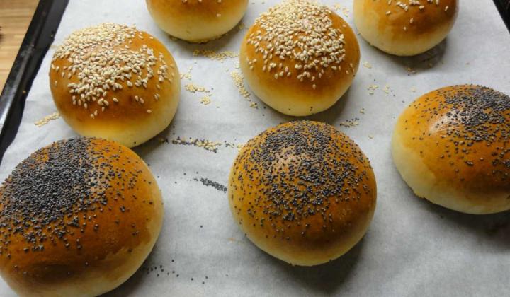 Jak upéct domácí bulky na hamburgery | recept Jak upéct domácí bulky na hamburgery | recept