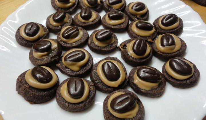 Jak upéct kakaovo-kávové sušenky s čokoládou | recept Jak upéct kakaovo-kávové sušenky s čokoládou | recept