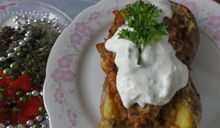 Jak upéct brambory s masem a zeleninou | recept Jak upéct brambory s masem a zeleninou | recept