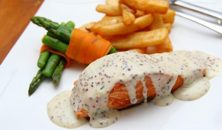 Jak udělat lososa na smetaně se žampiony | recept