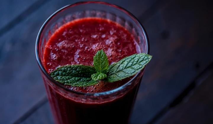 Jak udělat detoxikační smoothie s červenou řepou a citrusy | recept