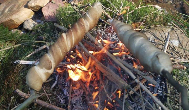 Jak si upéct hada z těsta na ohýnku | recept s návodem