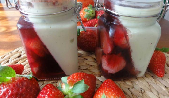 Jak připravit sladký pohár s ovocným želé a tvarohem | recept