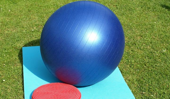 Jak cvičit na míči - břicho