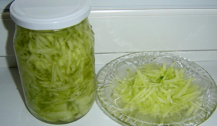 Jak připravit okurkový salát do sklenic | recept
