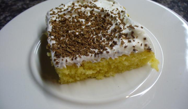 Jak upéct prolévaný koláč se šlehačkou | recept