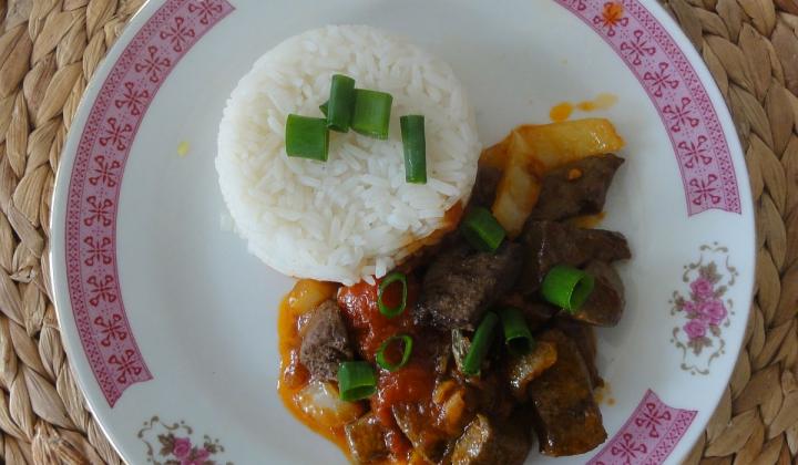 Jak uvařit pikantní vepřová játra se zeleninou | recept