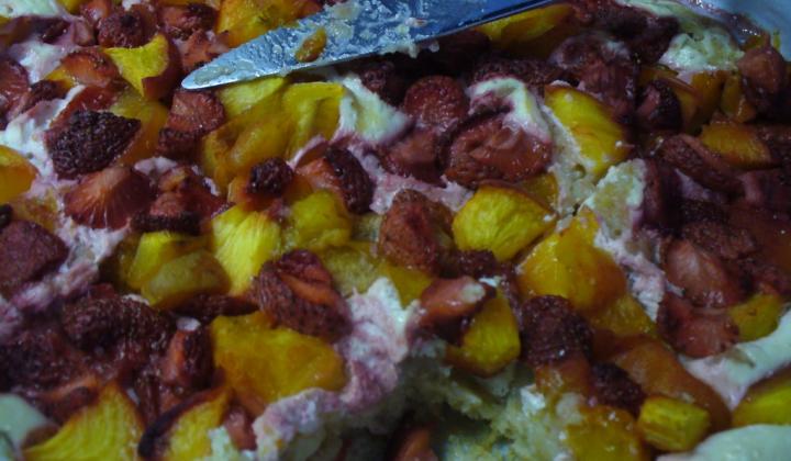 Jak upéct hrnkový jogurtovo-ovocný koláč s tvarohem | recept