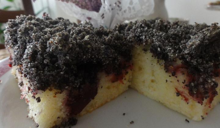 Jak upéct švestkový koláč s makovou drobenkou | recept
