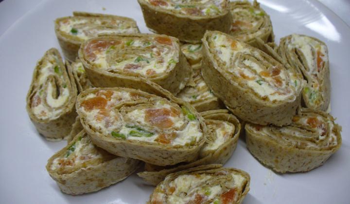 Jak přichystat tortillovou roládu s lososem | recept